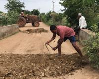 సొంత డబ్బులతో మొరం కొట్టించి తానే నేర్పి ఎంతో మందికి ఆదర్శంగా నిలుస్తున్నా  మేకల విక్రం 